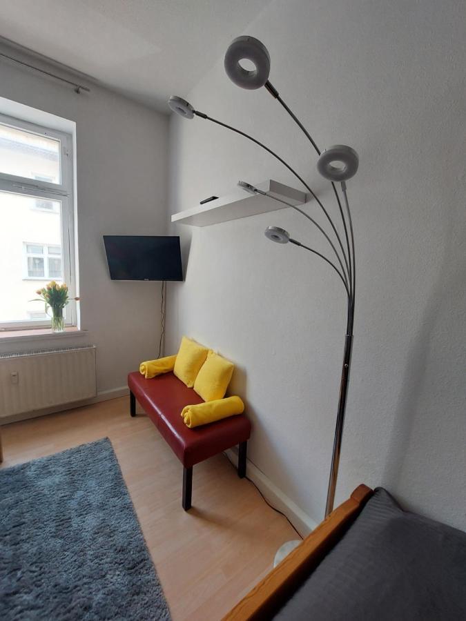 Schoene Zwei-Zimmer-Wohnung "W2" Mit 4 Einzelbetten Und Wlan In Zwenkau Bei Leipzig Im Neuseenland Exterior photo