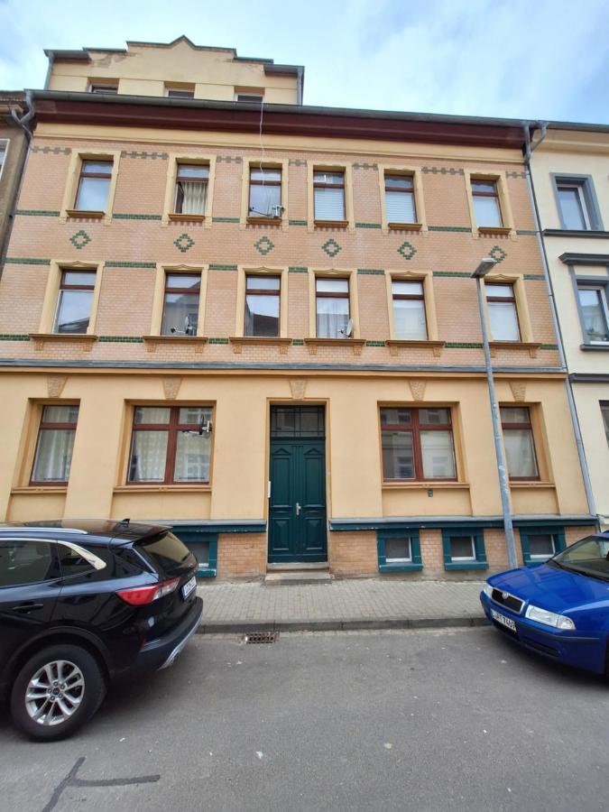 Schoene Zwei-Zimmer-Wohnung "W2" Mit 4 Einzelbetten Und Wlan In Zwenkau Bei Leipzig Im Neuseenland Exterior photo